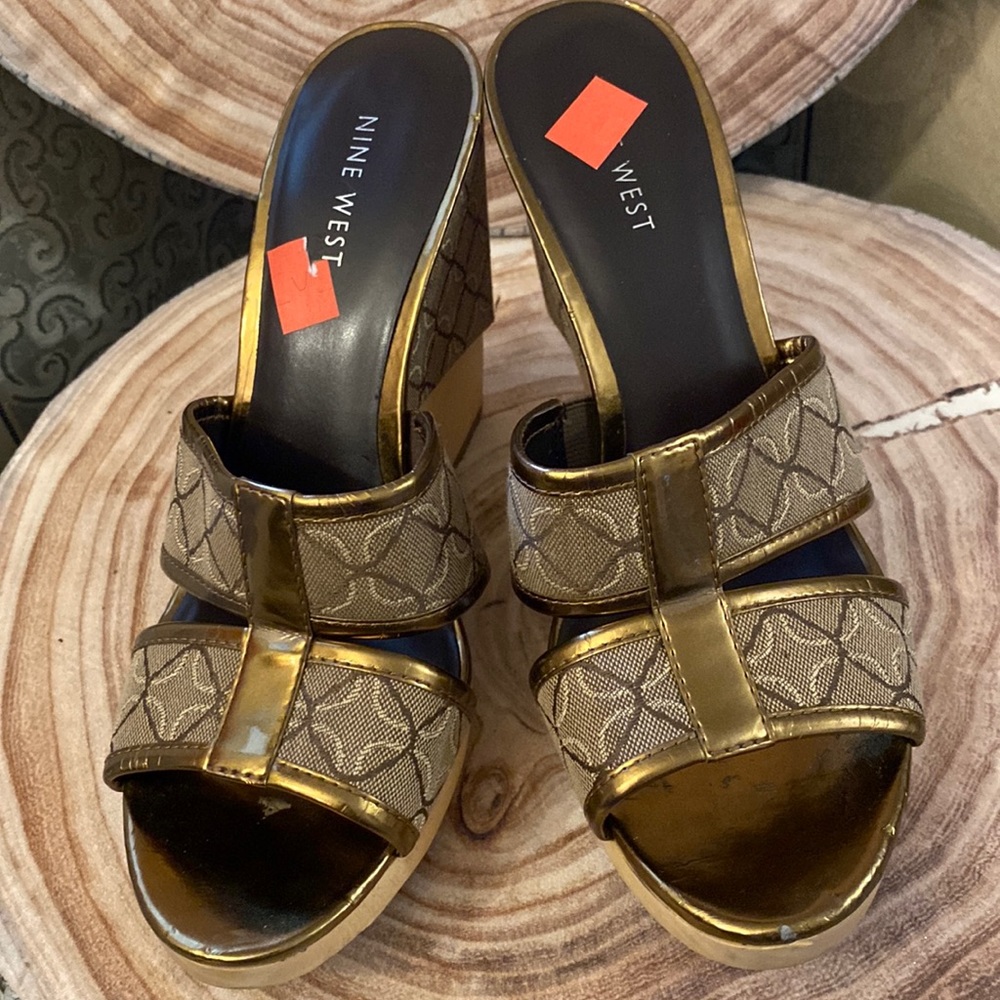 Clogs for 2022 summer play or work size 8